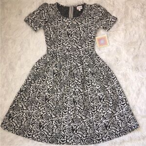 Lularoe 🌹🖤 black & white roses Amelia unicorn 🦄